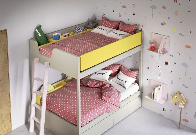 Letto a castello con contenitore laterale comodo e funzionale. Si può scegliere nella versione con un letto e scrivania oppure con due posti letto Nidi letto